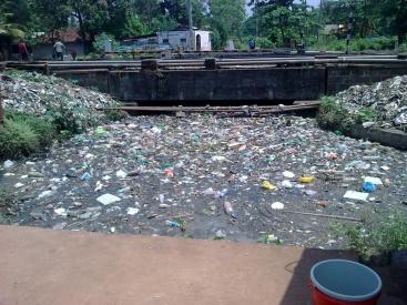 Solid Waste dumping in Mullissery Canal. Source: I. Raj (2011)